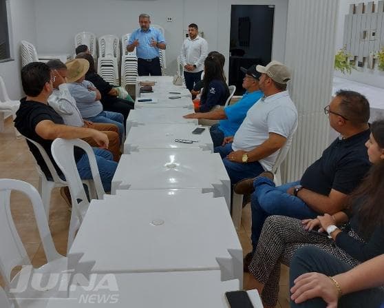PRESIDENTE DO CRECI – MT, SE REÚNE COM CORRETORES DE IMÓVEIS EM JUÍNA