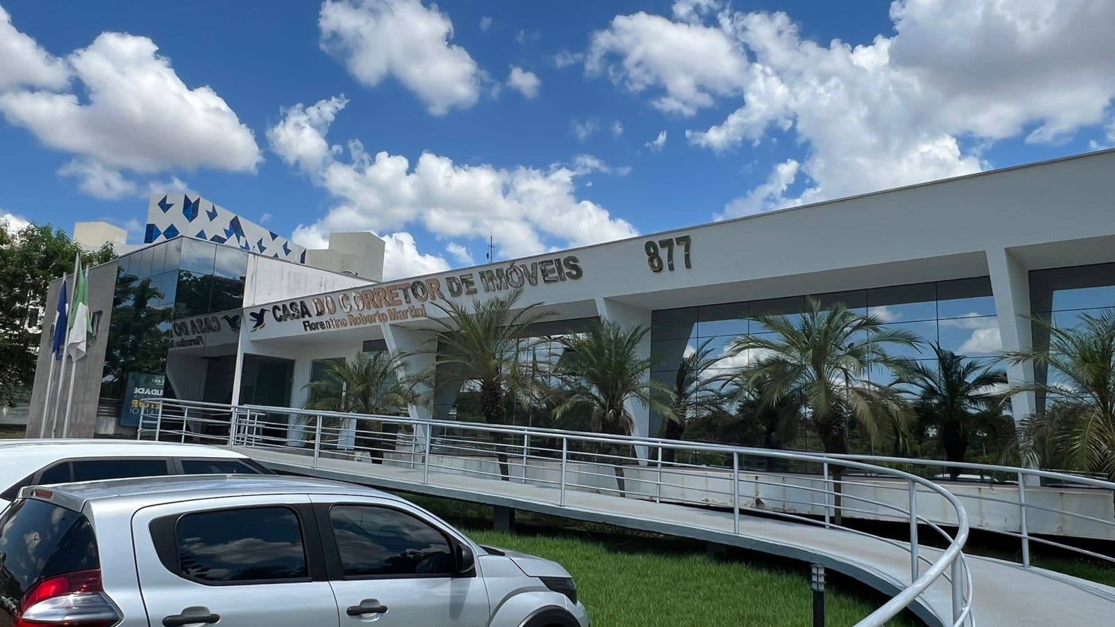 OPERAÇÃO TOLERÂNCIA ZERO A ILEGALIDADE: CRECIMT FISCALIZA VENDA DE IMÓVEL EM CONDOMÍNIOS RESIDENCIAIS EM CUIABÁ