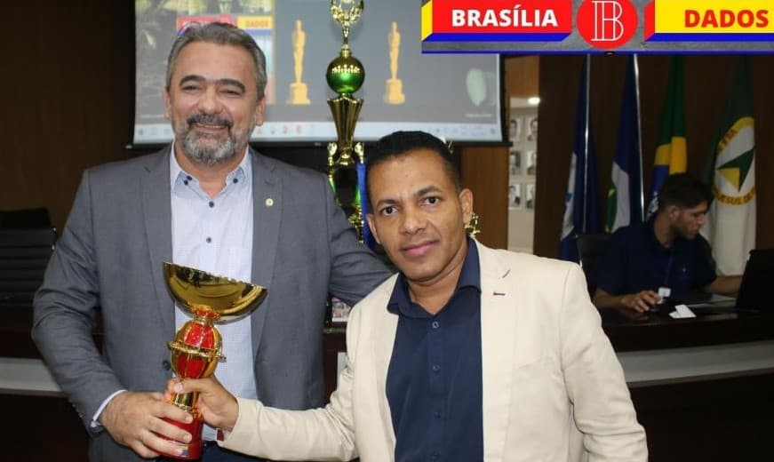 PRESIDENTE DO CRECI-MT, CLAUDECIR CONTREIRA, RECEBE O TROFÉU GESTÃO MODELO EXEMPLAR 2023 DA BRASÍLIA DADOS